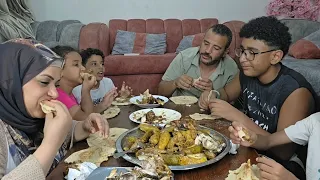 لمتنا مع العيله على المحاشي والفراخ وشاورمه الرومي اللي تفكروه موسى يطلع فرعون 