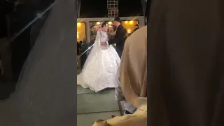 عروسه تفاجيء زوجها ب اغنيه تامر عاشور  بيت كبير   دندنها