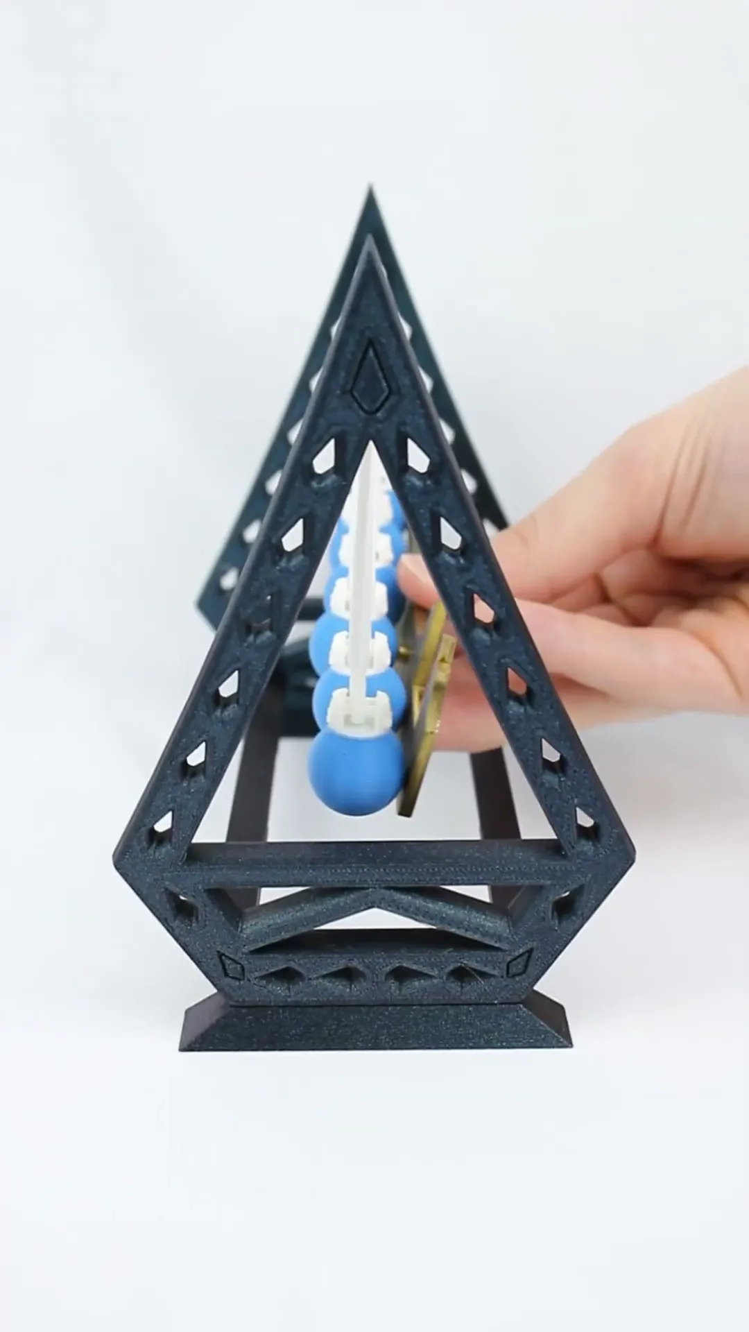 Harmonic Pendulum Snake