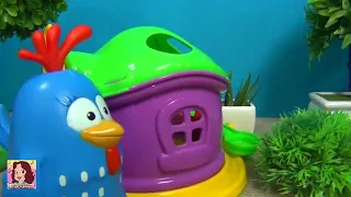 Pintinho Amarelinho fazendo arte - Novelinha da Galinha 
