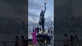 من ضفاف خليج فيكتوريا في هونغ كونغ 🌊