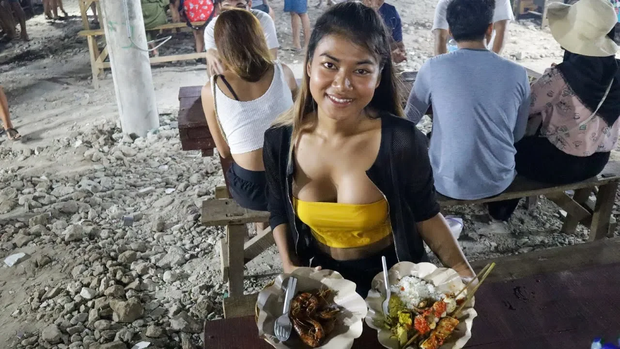Street Food in the Gili Islands MASSIVE SEAFOOD BBQ!! Gili Trawangan Indonesia