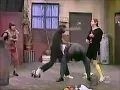 Download Lagu Chaves - 2ª Temporada - Seu Madruga e Prof  Girafales dão Uma Surra Acidental em Quico