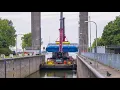 Download Lagu Zo hang je een sluisdeur terug op z'n plaats | Timelapse | Sluis Weurt