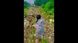 بين الزهور و التلال تحت النجوم و الهلال عبر الطبيعه و الجمال حكاية بنت اسمها هايدي 