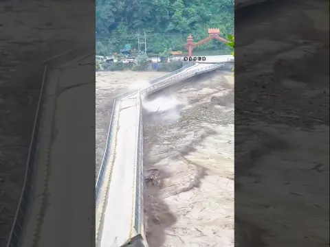 সবাই নেপাল বাসীর জন্য দোয়া করবেন। #flashfloodNepal