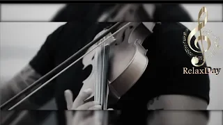 موسيقى حزينة وكمان يبكي                                                دندنها