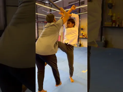 V KARATE | STICK DEFENCE FOR STREET FIGHT | AWARENESS | #selfdefense #martialarts #shorts #safety