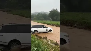 Land Rover Range Rover SV Landrover Rangerover Adventure Rangerovervelar Shorts 