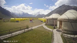 Базовый лагерь «Поляна Эдельвейсов» на высоте 3600 м