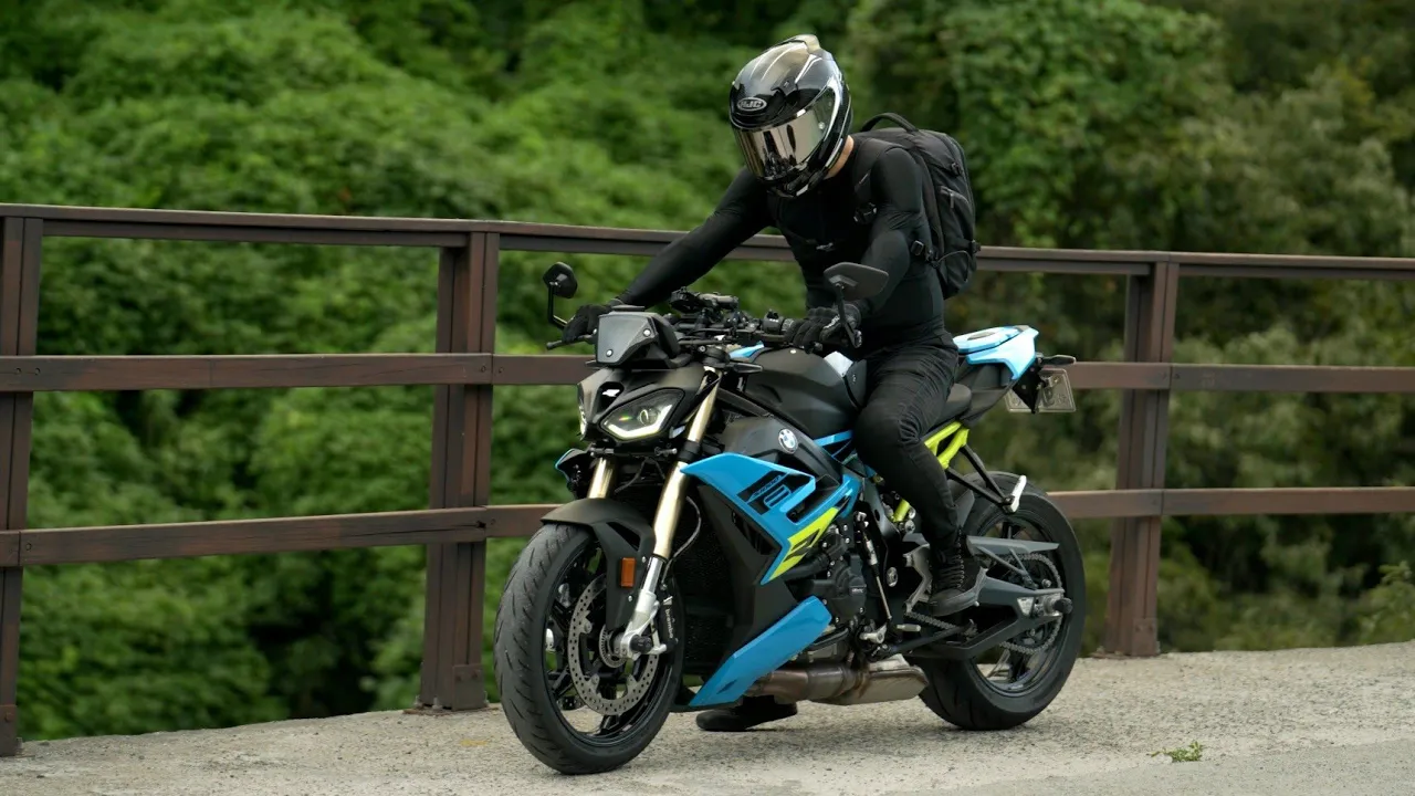 하이퍼 네이키드로 떠나는 신상 라이더 카페와 비밀의 폭포 / 2025 BMW S1000R / 4K화질 썸네일