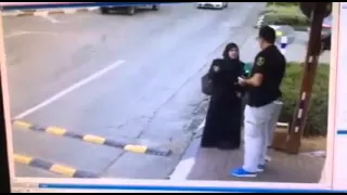 فيديو يظهر عملية الطعن التي نفذتها الفتاة حلوة عليان  فيديو يظهر عملية الطعن التي نفذتها الفتاة حلوة عليان