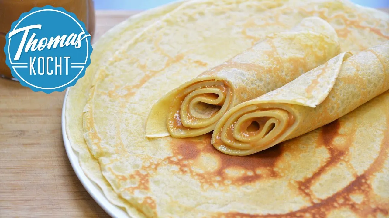 Das Rezept vom Crepe Teig und welche Crepes Maschine ich nutze, erfahrt ihr hier. Der Crepe Grundtei. 