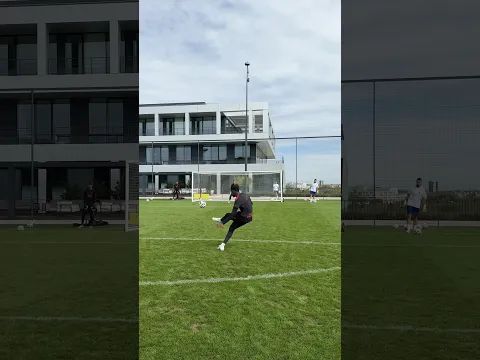 Left-footers things. ⚽️✅