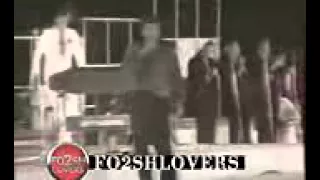 كليب نادر جدا جدا  لمحمد فؤاد مع فرقة الفور أم فى بداية مشوارة الفنى دندنها