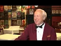Beloved Sardi s bartender retires after 55 years