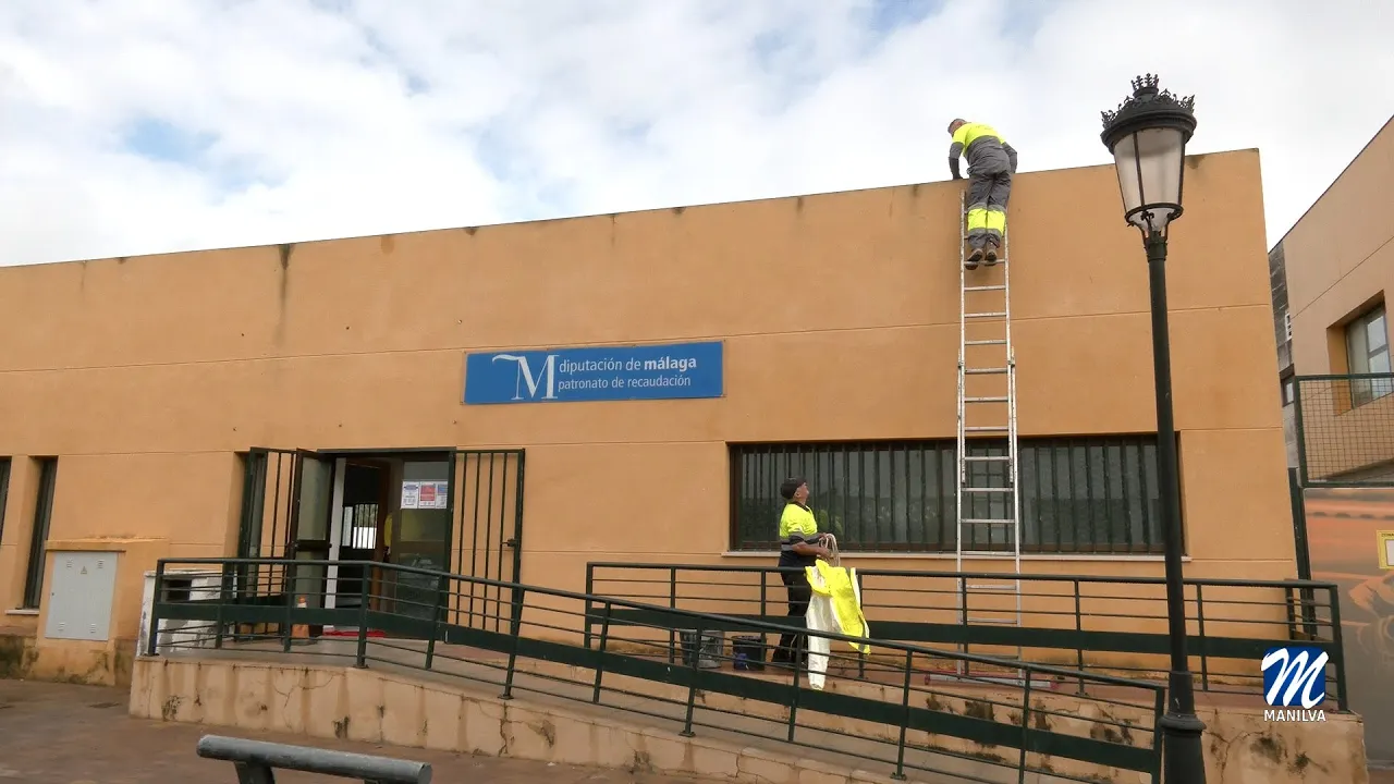 Trabajos de reparación en la Sala Multiusos de Sabinillas