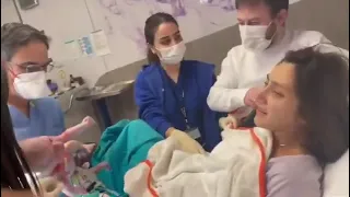 ولادة طبيعية من صالة العمليات اطفال حديثي الولادة ولادة طبيعية 