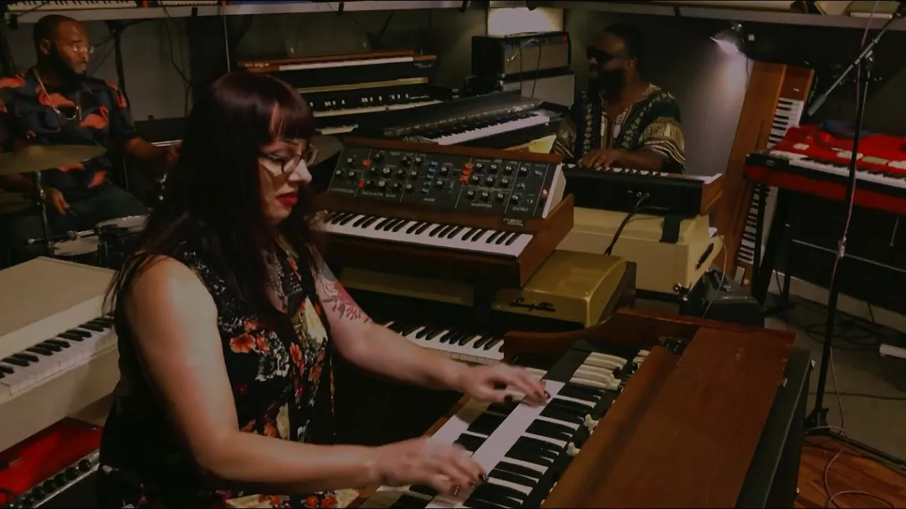 Lisa Bella Donna Trio "California" Live at Custom Vintage Keyboards Lisa Bella Donna Trio "California" Live at Custom Vintage Keyboards