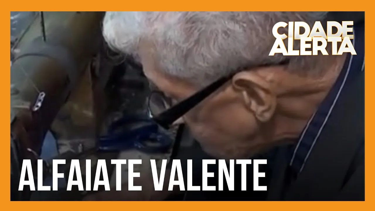 Alfaiate de 83 anos que trabalha na Cracolândia se recusa a deixar o local