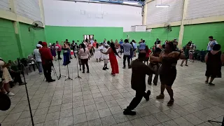 La cumbia es una hembra !