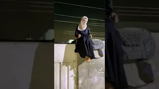 شوف شلون يصور اخته بلا ملابس حتى يحصل على مشاهدة كارثه شاهدو  شوف شلون يصور اخته بلا ملابس حتى يحصل على مشاهدة كارثه شاهدو