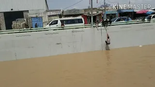 شاهد لحضات غرق سباحين بجسر دار سلم وانقاذ أخر دندنها
