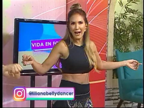 Silvia sigue los pasos de Shakira bailando Ojos Así