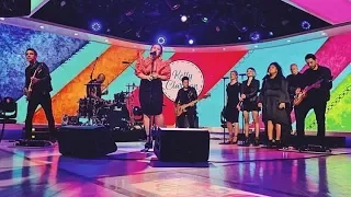 kelly clarkson discusses her character moxy and performs broken and beautiful live on today