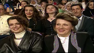 كاميرا خفية مع موظفة بمحل للالبسة في اول يوم دوام لها 