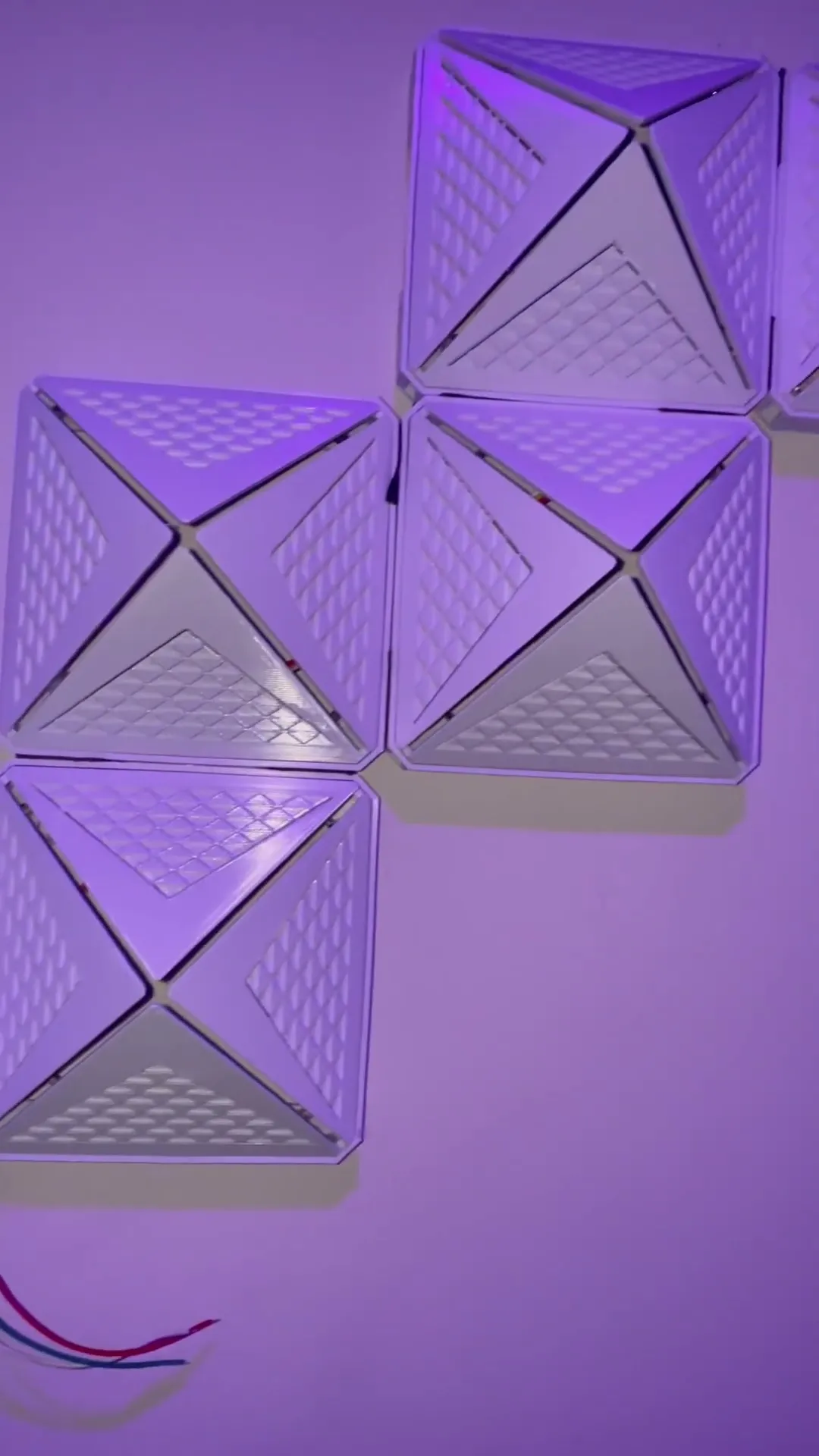 Jano-Leafs 3.0: 3D Printed Wall Mounted LED Panels (Open Pyramidal)