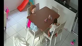 O DIA QUE MINHA FILHA QUEBROU O PRATO DELA | mãe não pode virar as costas por um minuto 