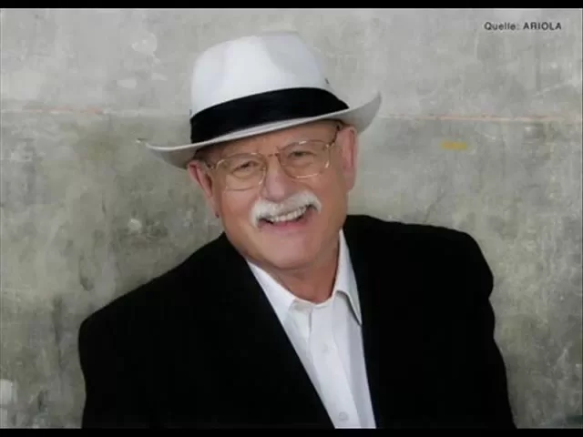 Download MP3 Roger Whittaker - Streets of London (with lyrics)