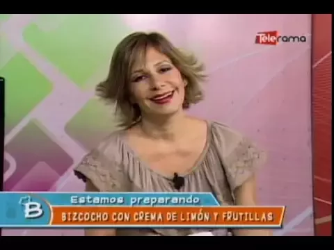 Bizcocho con crema de limón y frutillas