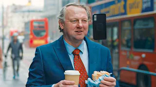 في هذا العالم بمجرد أن تبلغ 18 عام ا ستحصل على قوة خارقة عشوائية Extraordinary 