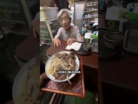 92 Year Old Grandma Runs This Restaurant Alone in Osaka