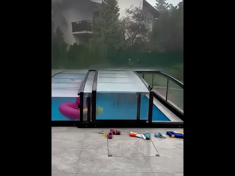 Satu keluarga ini hampir kehilangan nyawa saat berenang 😱