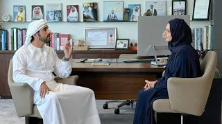 حمدان بن محمد يفاجى هالة بدري خلال زيارته لمكتبها 2024 01 16 