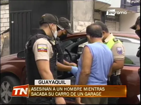 Asesinan a un hombre mientras sacaba su carro de un garaje