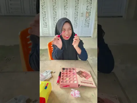 Kagak boleh pakai lipstik