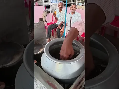 شربت قهوة سبايسي في الهند 😂☕