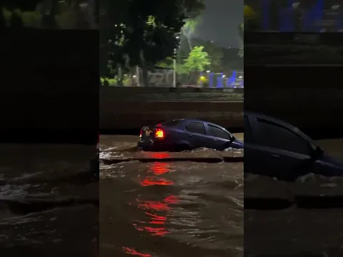 Usuarios nos reportaron que Anoche Sábado 22 Ago fue un desastre en Caracas aquí las imágenes