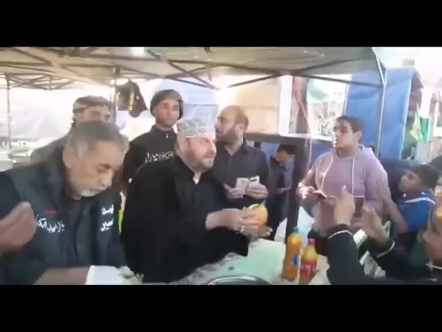 ⁣الحاج جليل الكربلائي | يخدم زوار الحسين 