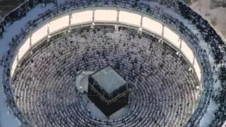 المــؤذن عبدالمجيــد السـريحي يترنم بصوت ندي وتبــحيرات خيــالية لــ أذان فجــر رائع 