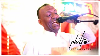 تامر صحافة وابداعه فى اداء اغنية الليله بالليل نمشي شارع النيل 