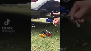 اذا بدك مضخم صوت اشتري وحطو على السيارة 