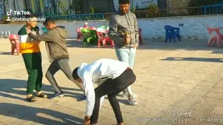 دخلتكم في حياتي بس للاسف   دندنها