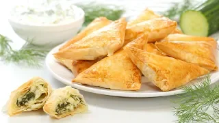 SPANAKOPITA TRIANGLES with filo pastry. INSANELY DELICIOUS!. 