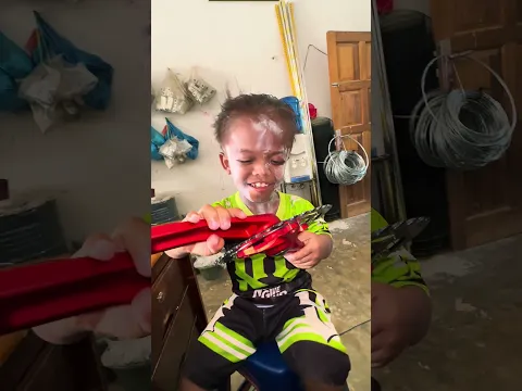Senang kali ikram sama barang barunya #shortsanta #shortsviral