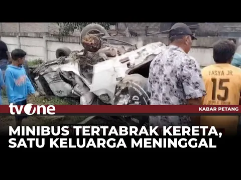 Minibus Tertabrak Kereta Api di Perlintasan Tanpa Palang Pintu, Sekeluarga Tewas
